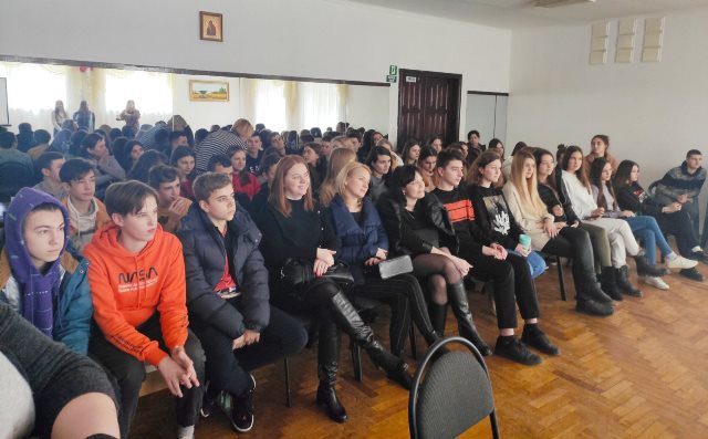 Вихованці класичної гімназії 9-10 класів 